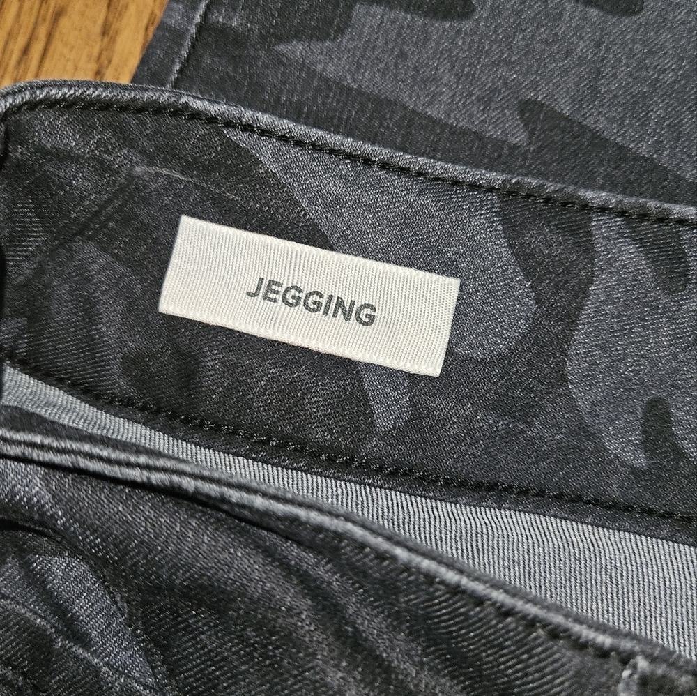 Torrid Women's Black Camouflage Jeggings Size 18. - Picture 5 of 11